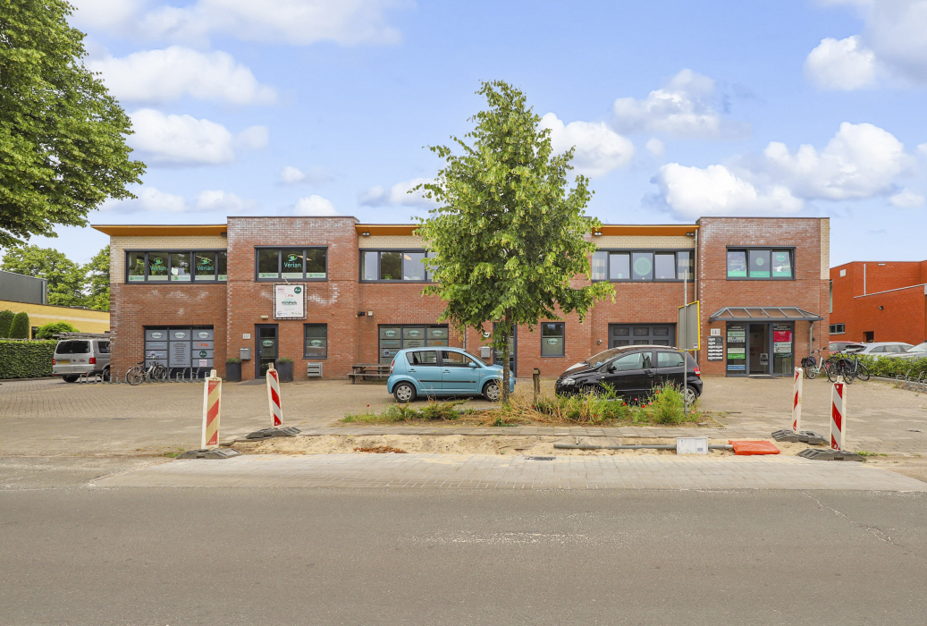 Kantoorgebouw aan de Bogaardslaan 14 A-G en 16 A-B in Ugchelen
