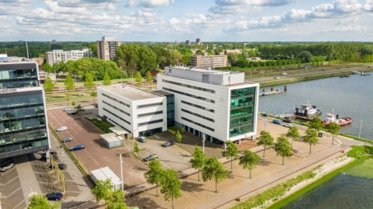 Kantorencomplex Waalhaven Oostzijde 85 in Rotterdam