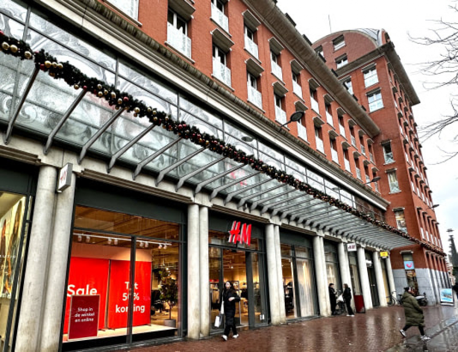 Nieuwe winkelruimte H&M aan het Statenplein 66-68 in Dordrecht