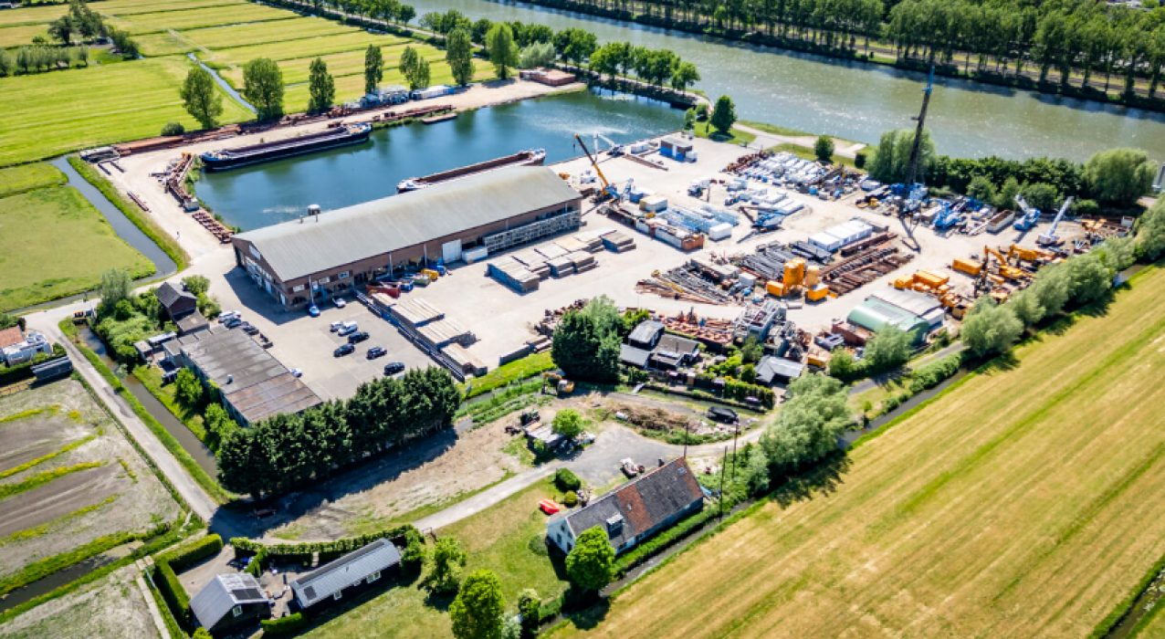 Aannemer koopt bedrijfslocatie met binnenhaven in Maarssen