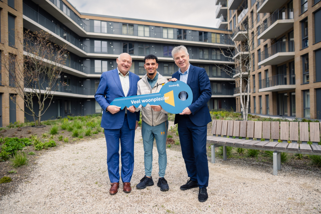 Oplevering van De Schaloen, Moerwijk, Den Haag