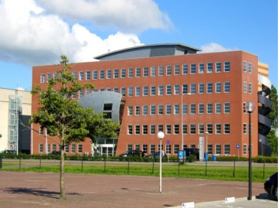 Kantoorgebouw aan de Paterswoldseweg 810 in Groningen