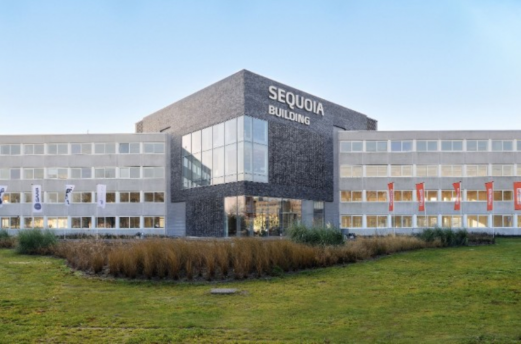 Kantoorgebouwen Oak Building en Sequoia Building verworven op bedrijvenpark Fizzion Parc in Apeldoorn. Bij de transactie zijn de 629 parkeerplaatsen van Fizzion parking inbegrepen.