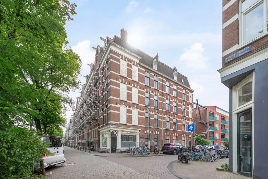 Grachtenpand aan de Nieuwe Prinsengracht 64 in Amsterdam