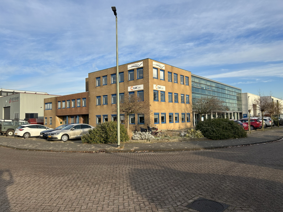 Bedrijfsverzamelgebouw aan de Maasweg 6 in Maassluis