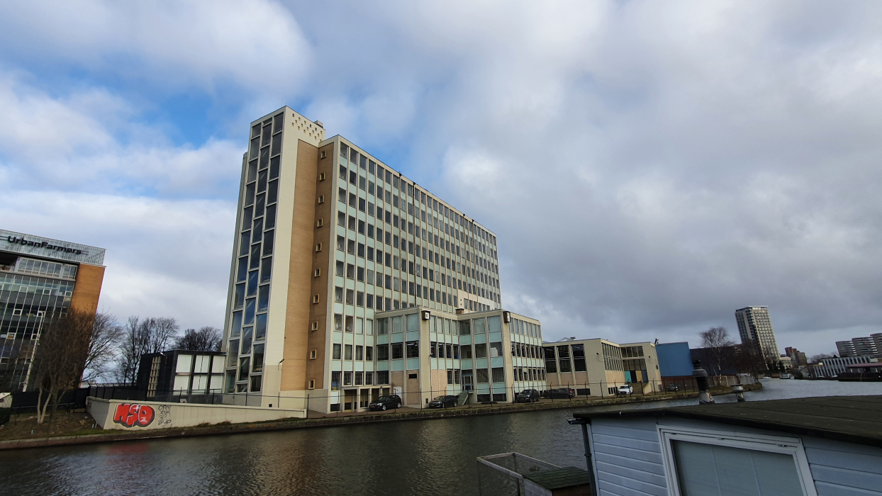 Voormalig RDW-pand aan de Fruitweg in Den Haag