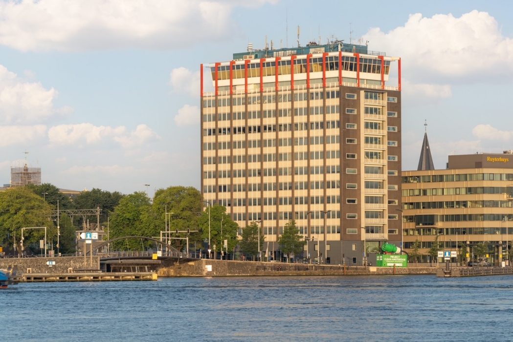 Havengebouw Amsterdam aan de Ruijterkade 7 in Amsterdam