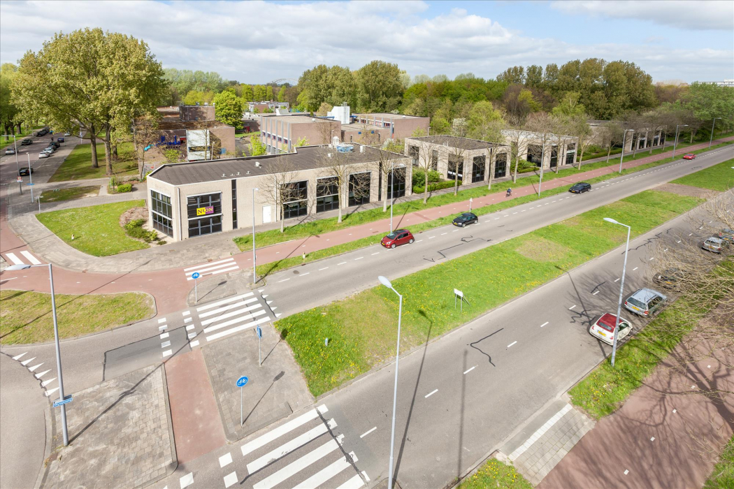 Kantoorgebouw aan de Triathlonstraat in Rotterdam