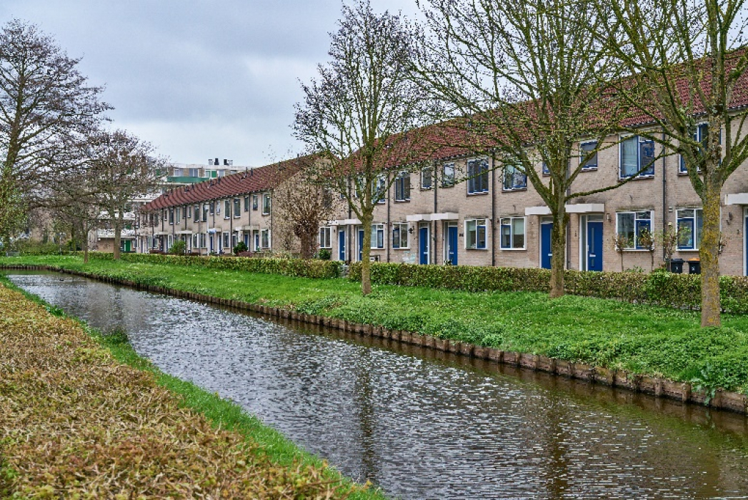 Verduurzaamde jaren-tachtig-woningen aan het Evert van Dijkpad en Parmentierpad in Sassenheim