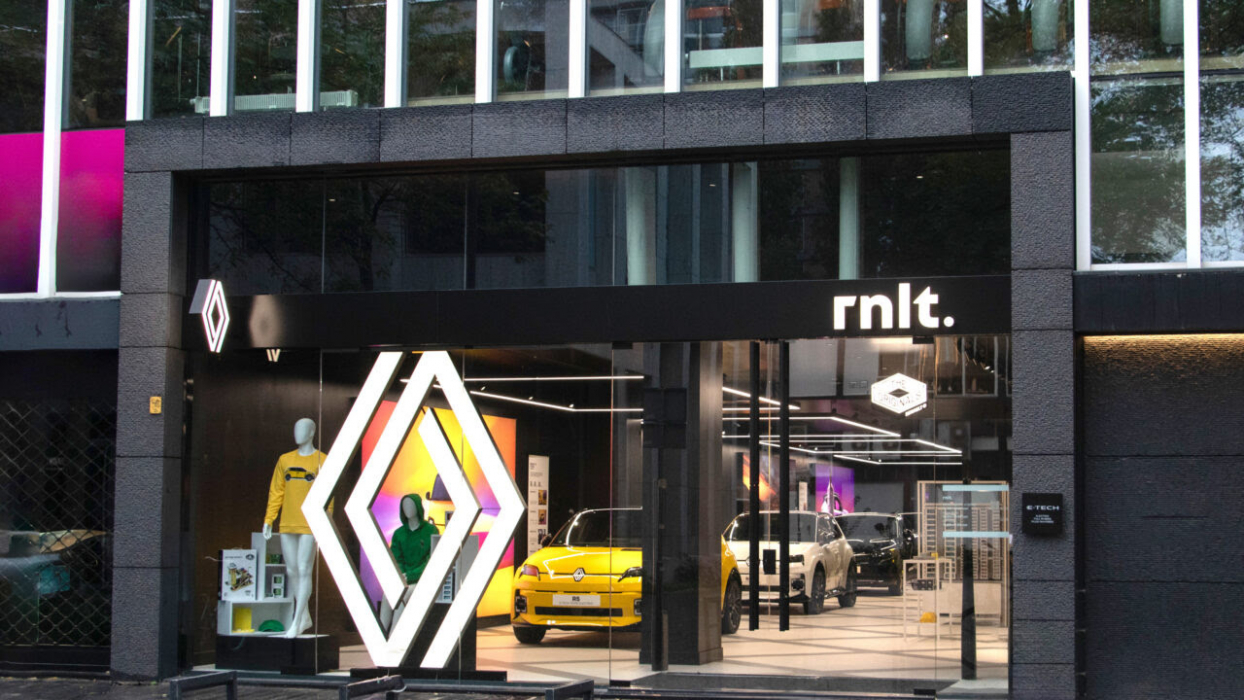 Nieuwe rnlt. brandstore aan de Kruiskade in rotterdam