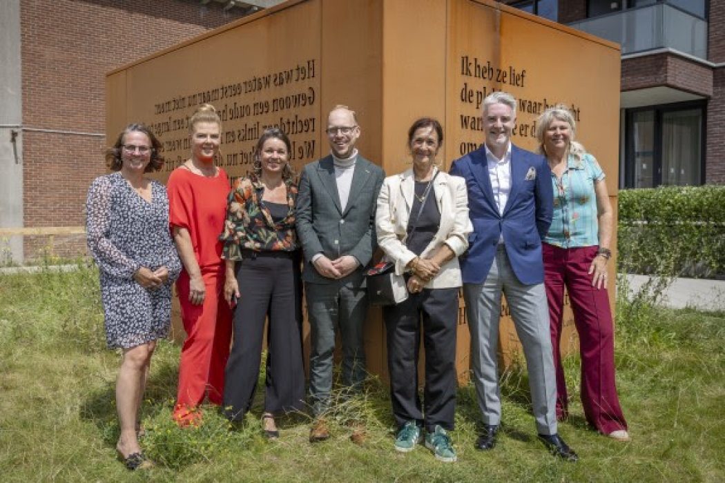Van rechts naar links: Minka Haverkorn (BUITENOM), Frank Aalbers (CBRE IM), Margerite Luitwieler (kunstenares), Eelco Eerenberg (Gemeente Utrecht), Bianca Hollander (CBRE IM), Kitty Gort (Plegt-Vos) en Nicolette Deetman-van Donselaar (Gemeente Utrecht)