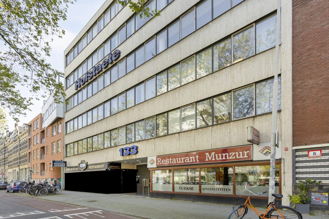 Kantoorgebouw aan de Schiekade 133 in Rotterdam