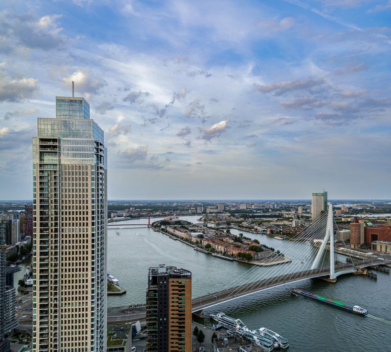 Woontoren De Zalmhaven in Rotterdam