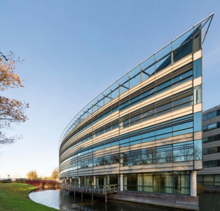 Kantoorgebouw aan de Beechavenue 1-19 te Schiphol-Rijk