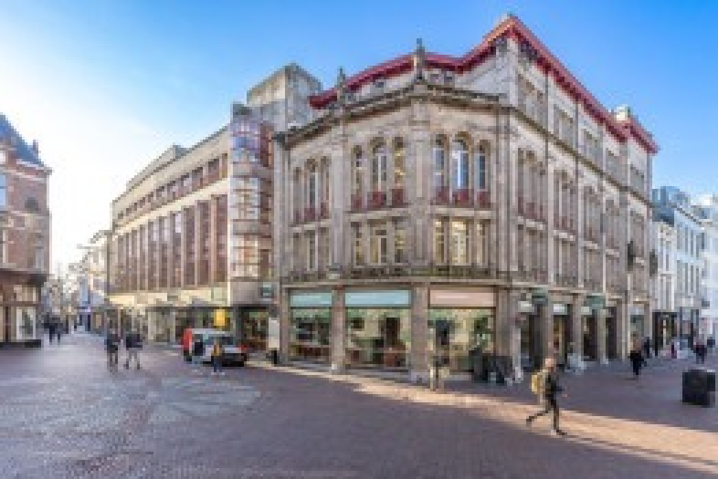 Magazijn De Zon aan de Oudegracht 167 in Utrecht