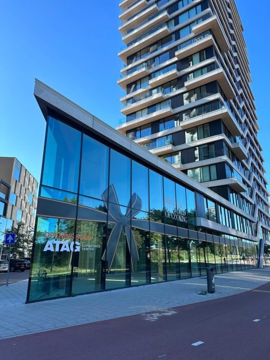 Bedrijfsgebouw HAUTt aan de Spaklerweg 10 in Amsterdam