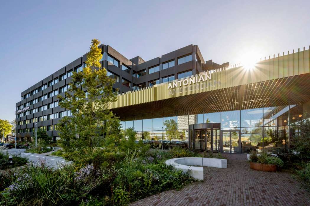 Kantoorgebouw Antonian aan de Spaklerweg 50-52 in Amsterdam