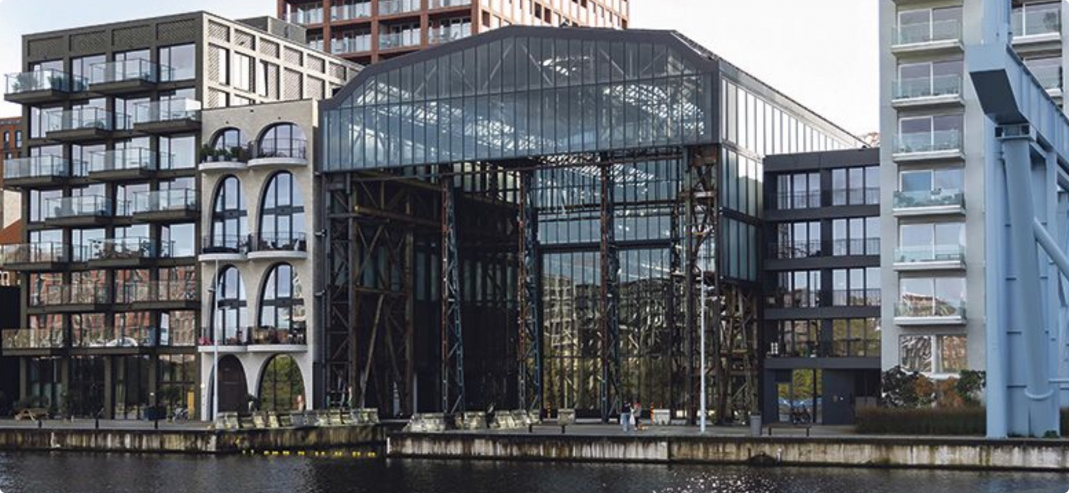 Werkspoorhal aan de Oostenburgermiddenstraat 353 in Amsterdam