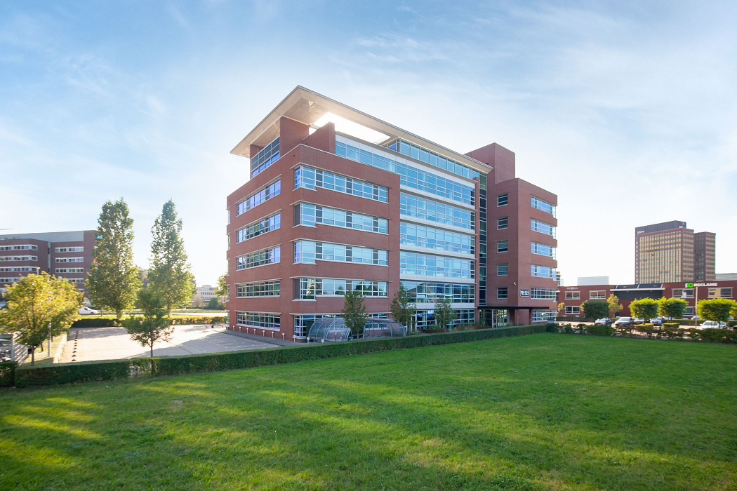 Kantoorgebouw aan de Fascinatio Boulevard 522 in Capelle aan de IJsel