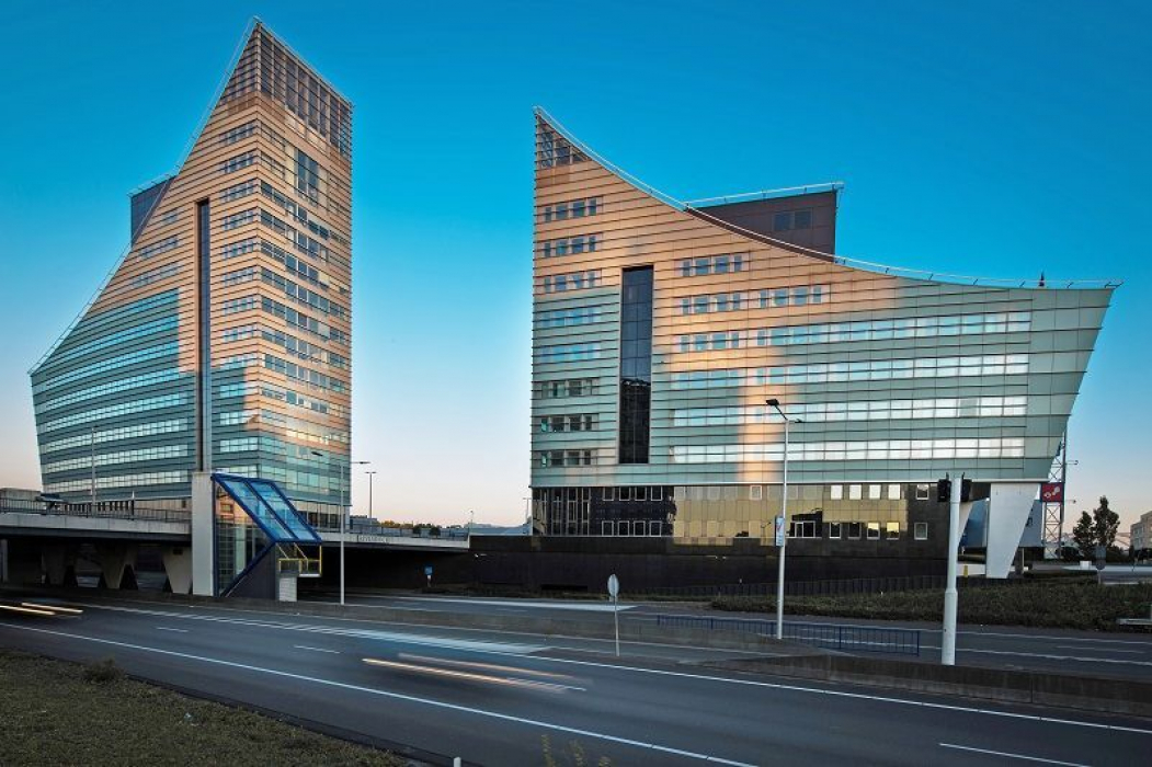 Crystal Building gelegen aan de Rivium Boulevard 201-234 te Capelle a/d IJssel.