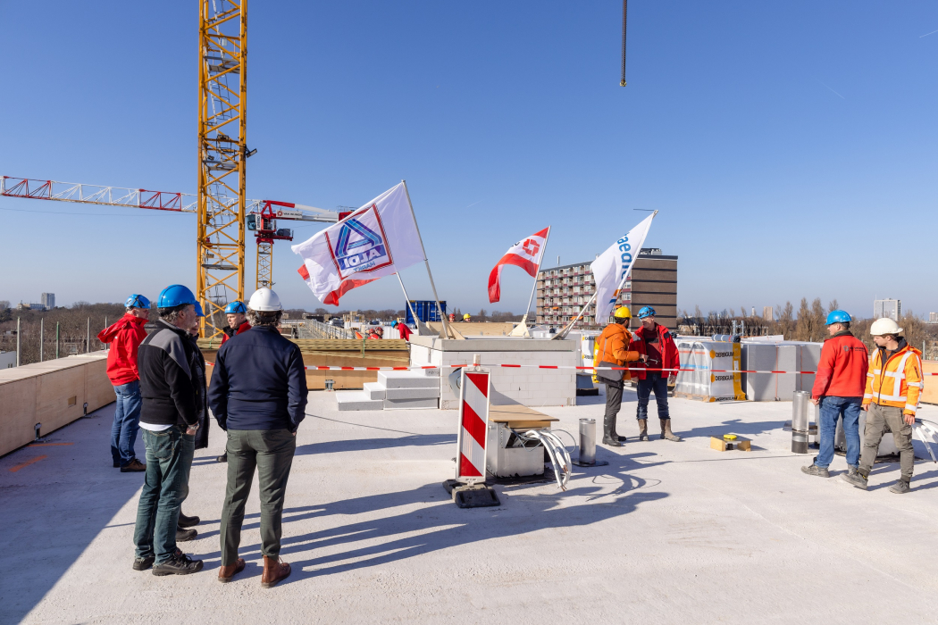 Hoogste punt van complex aan de Betje Wolffstraat in de wijk Moerwijk in Den Haag