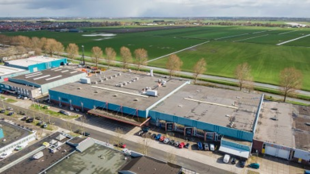 Bedrijfsgebouw aan de Anodeweg 3-5 in Hoorn