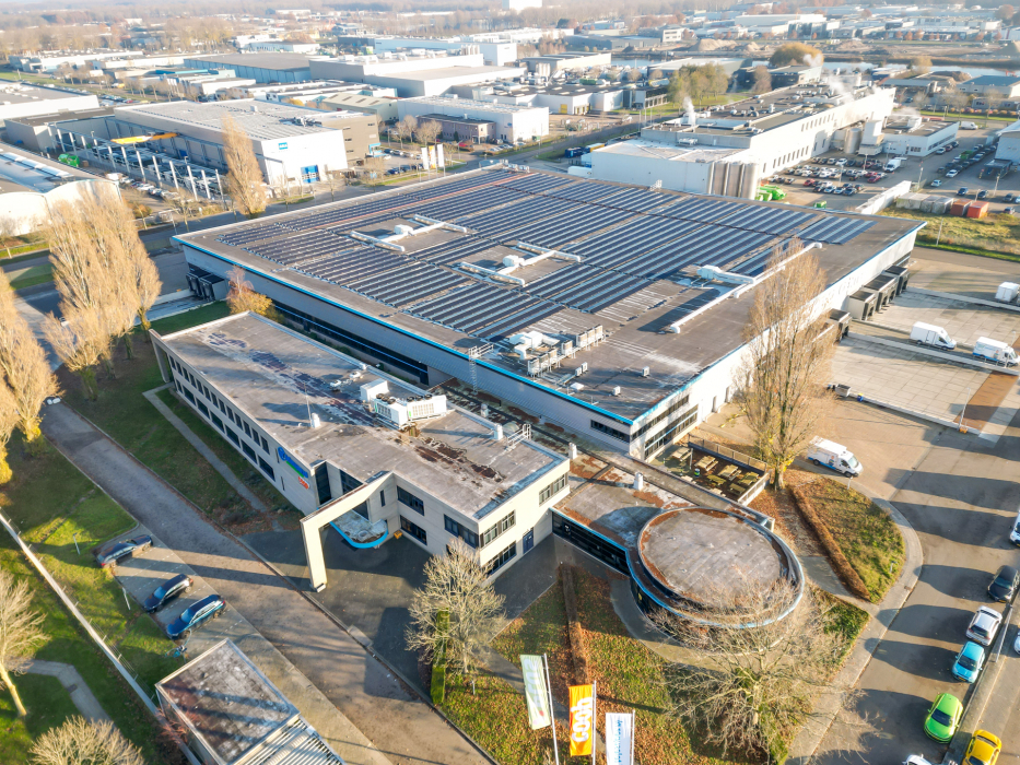 Bedrijfscomplex aan de Damsluisweg 56 in Almere