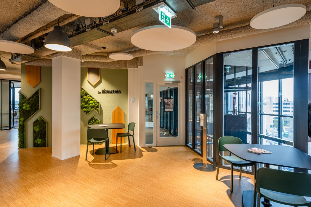Interieur kantoorgebouw de Schutterspoort in Leiden