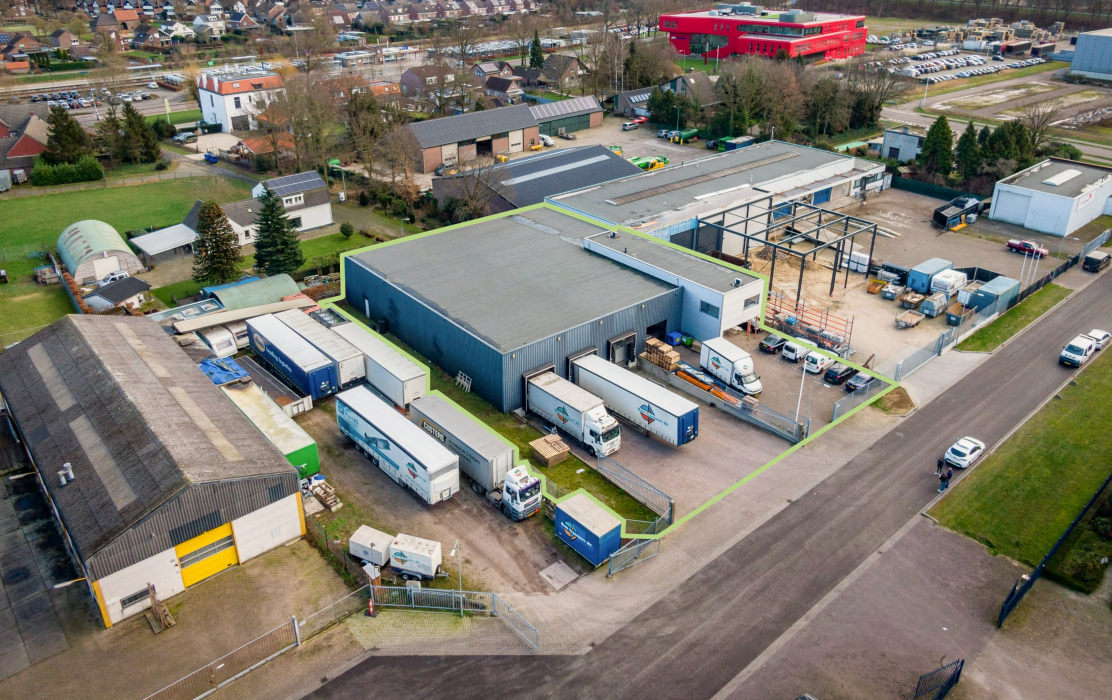 Bedrijfsruimte aan de Hulst 7 in Oostrum