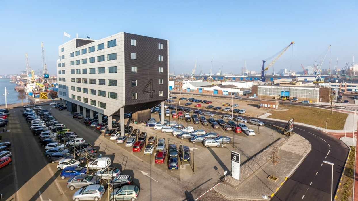 Kantoorgebouw Dockworks IV aan de Waalhaven Oostzijde 77