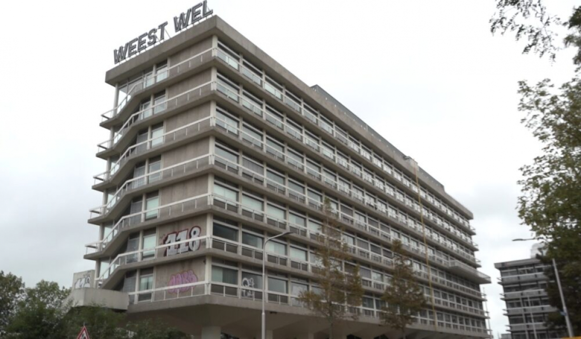 Het voormalige belastingkantoor aan de Tesselschadestraat in Leeuwarden