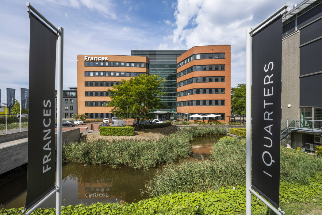 Frances aan de Pietersbergweg 273 - 308 te Amsterdam