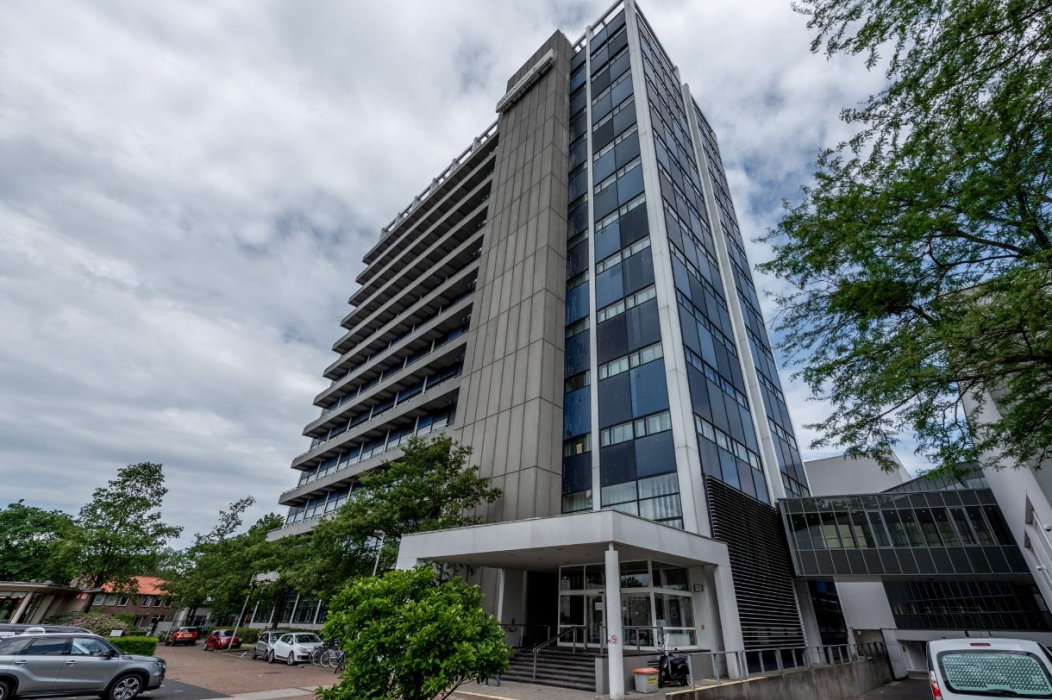 Kantoorgebouw aan de Velperweg 76 in Arnhem