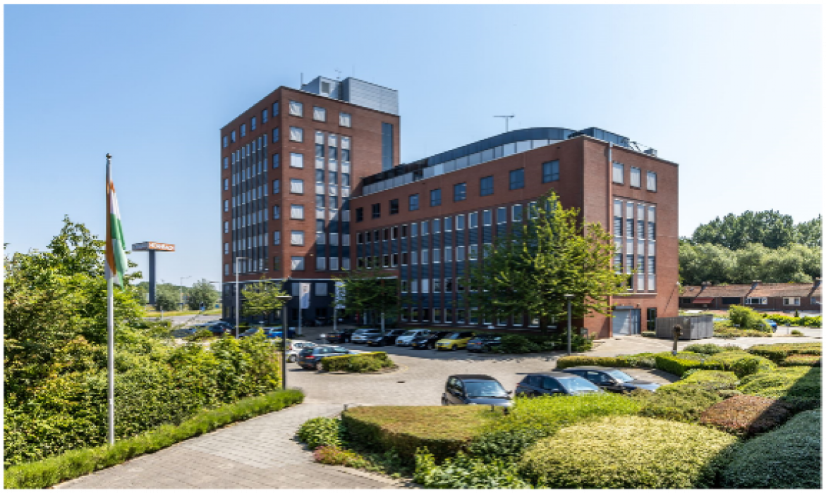 Kantoorgebouw aan het Brassersplein 2-14 in Delft