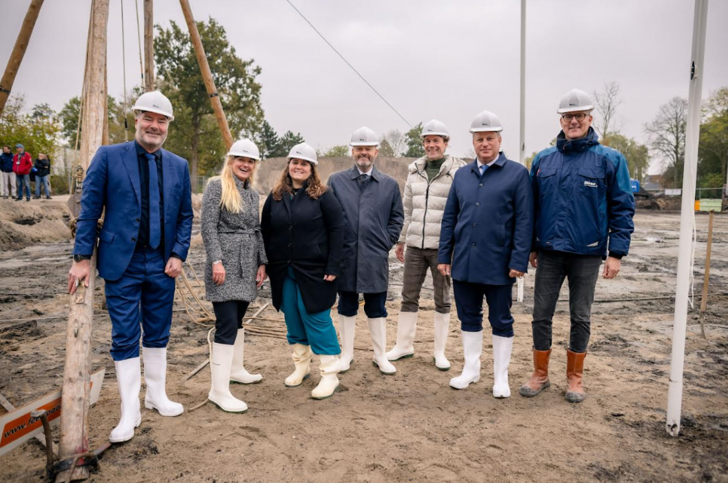 1e paal geslagen Koningin Julianastraat