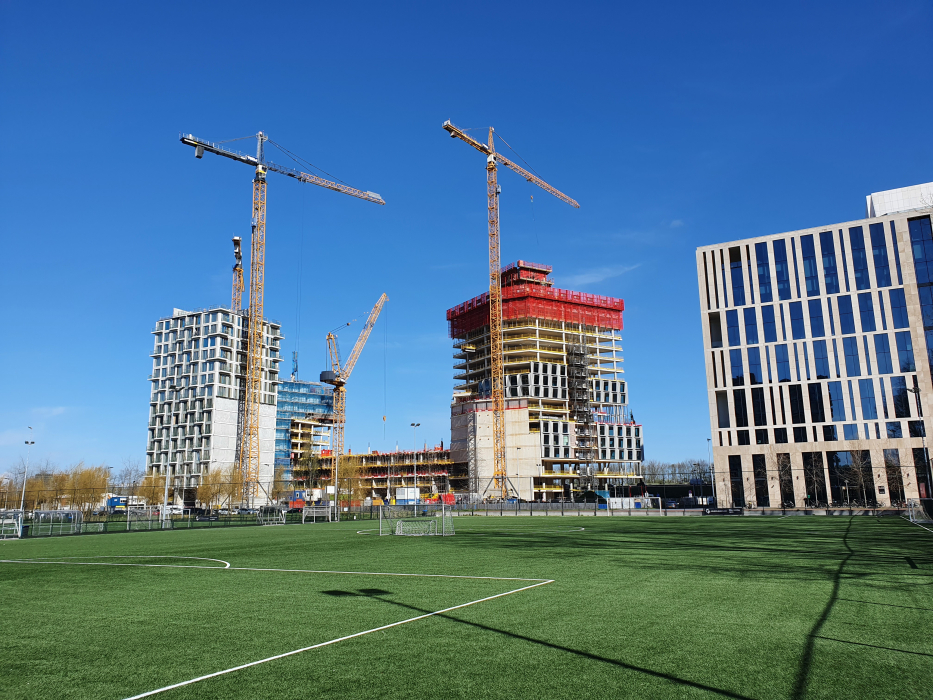 Niet alleen bouwkosten, ook procedures en capaciteitsgebrek belemmeren woningbouw