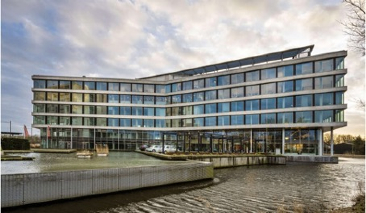 Keynes gebouw aan het John M. Keynesplein 4-10 in Amsterdam