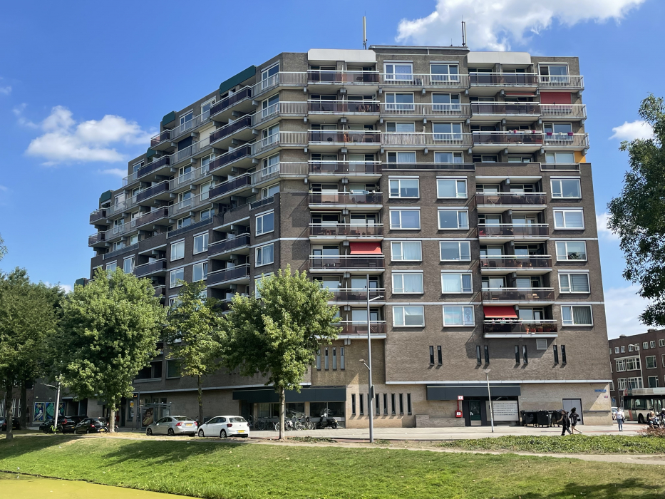 Bedrijfsruimte in de plint aan de Hilleweg 380 in Rotterdam
