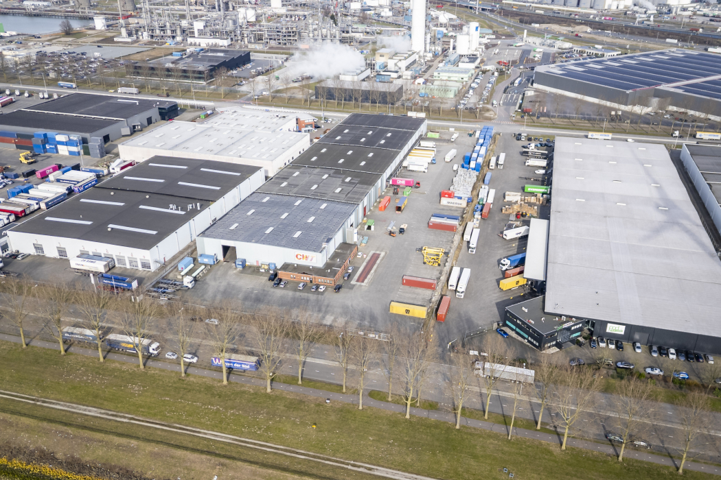 Nieuwesluisweg 192 in Rotterdam-Botlek