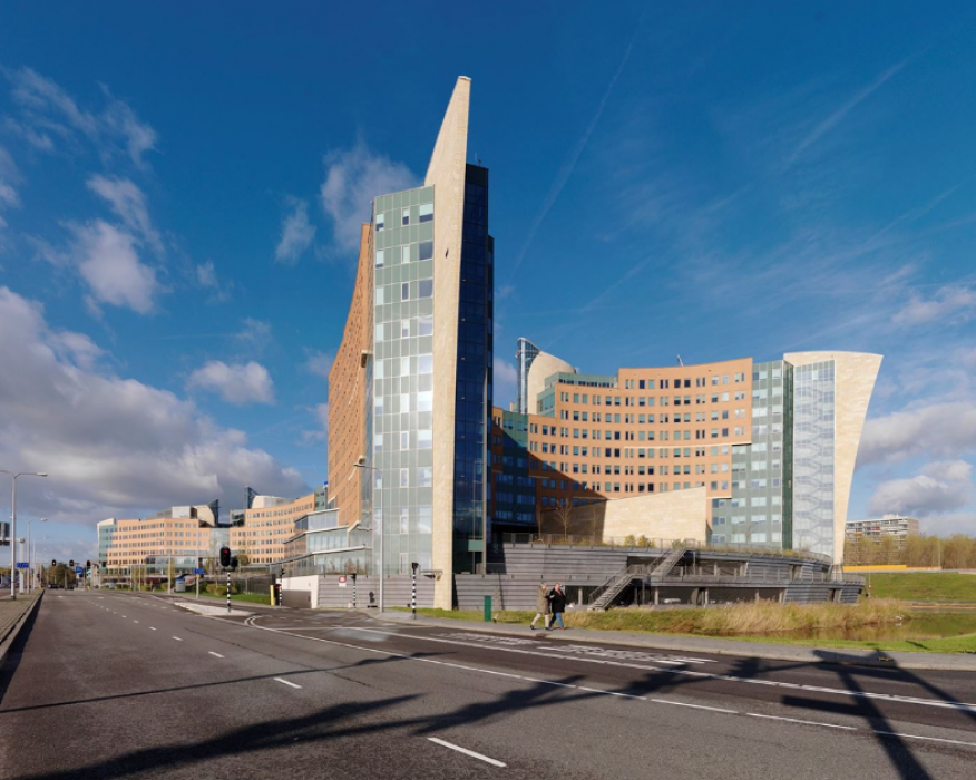 Laan van Langerhuize 1 te Amstelveen