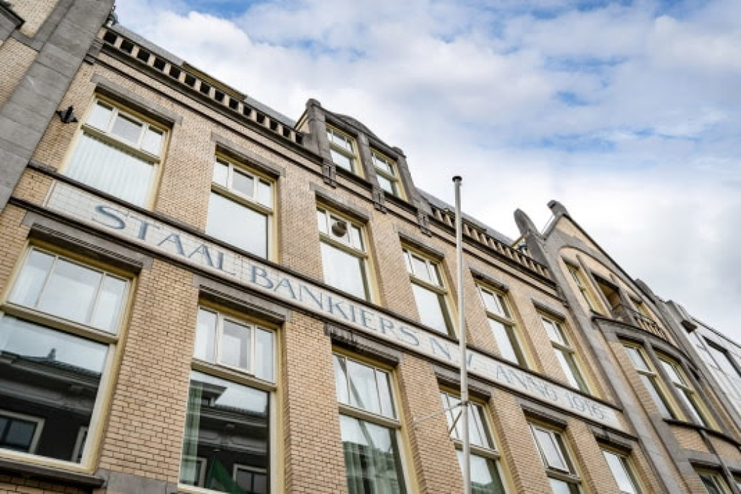 Voormalig hoofdkantoor van de Staalbankiers aan de Lange Houtstraat