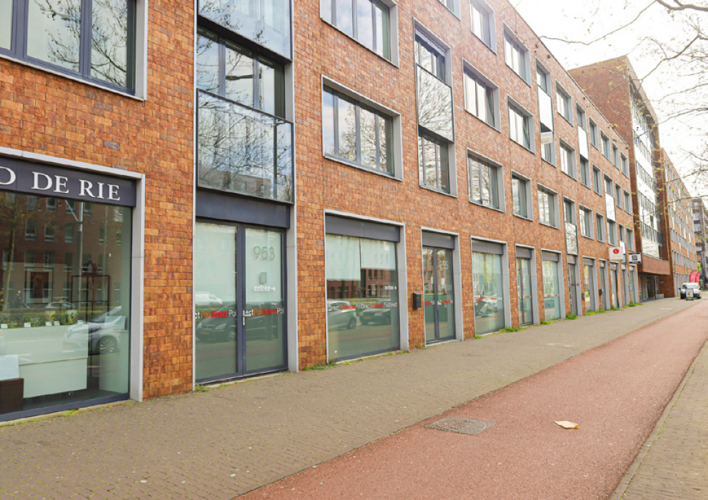 Medisch zorgcentrum aan de IJburglaan 953-957 in Amsterdam