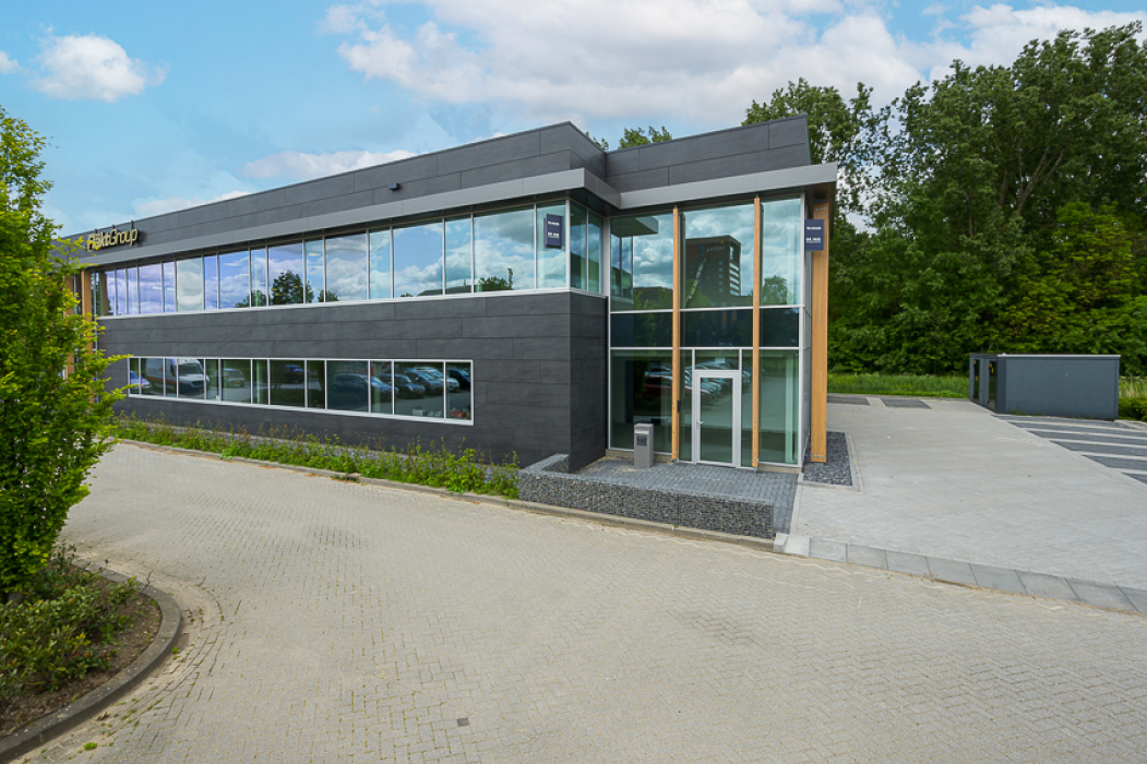 Bedrijfscomplex aan de Laan van Londen 140 in Dordrecht