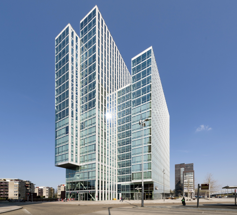 Martinez Toren aan het Mandelaplein 1 in Almere