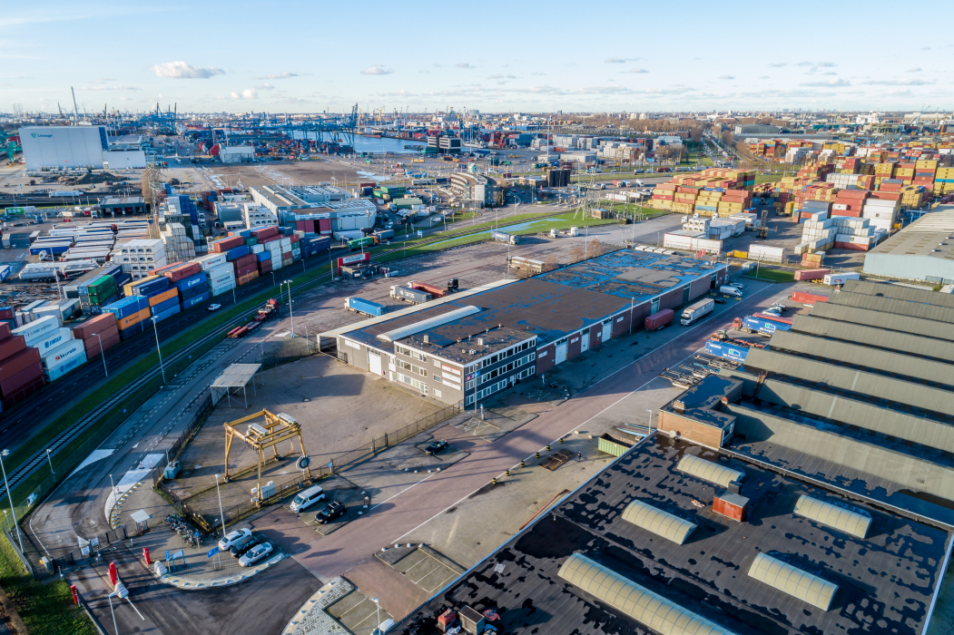 Van Veenendaalweg 5 en 11-17 in Rotterdam