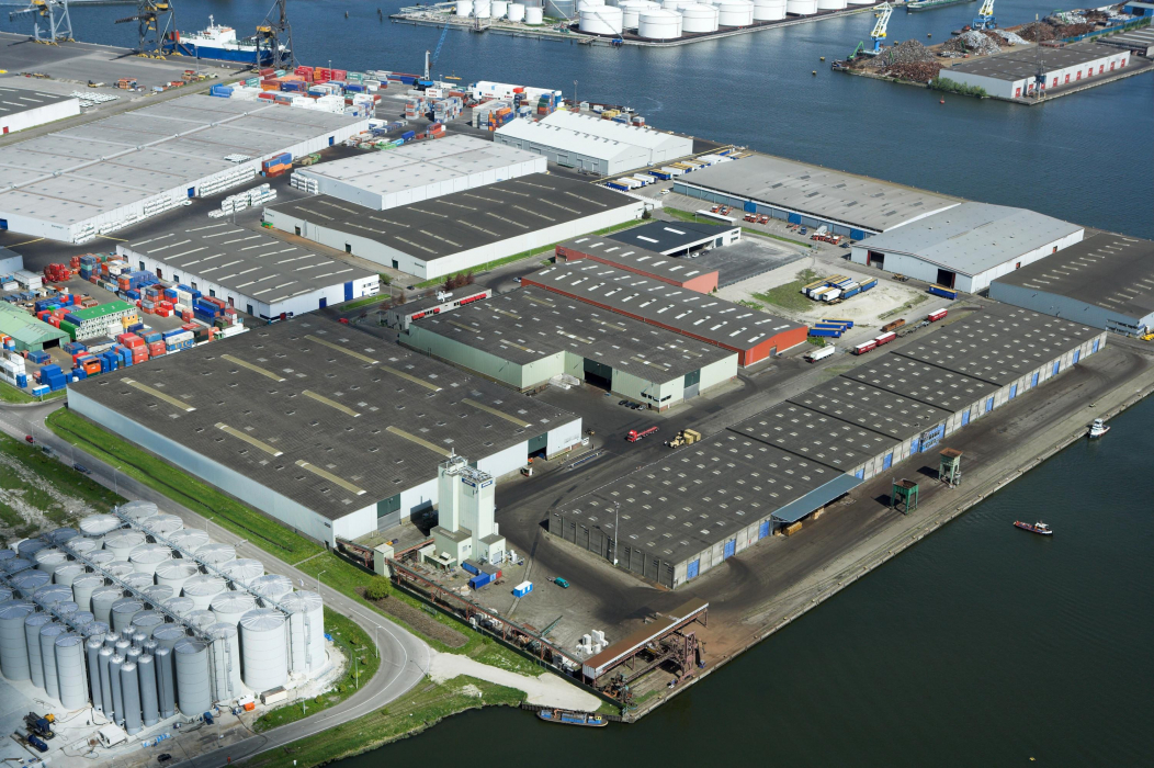 De terminal van Vollers aan de Sardiniëweg 4 in Amsterdam