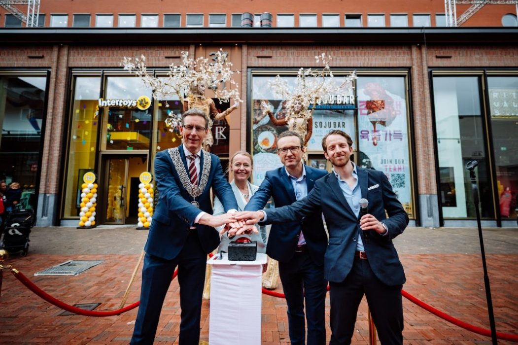 Opening door burgemeester Tjapko Poppens en Vincent Jean-Pierre, COO Noord-Europa van Unibail-Rodamco-Westfield