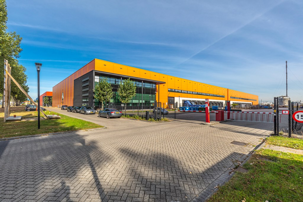 DC Seinehaven gelegen aan de Shannonweg 68-70 in Botlek Rotterdam