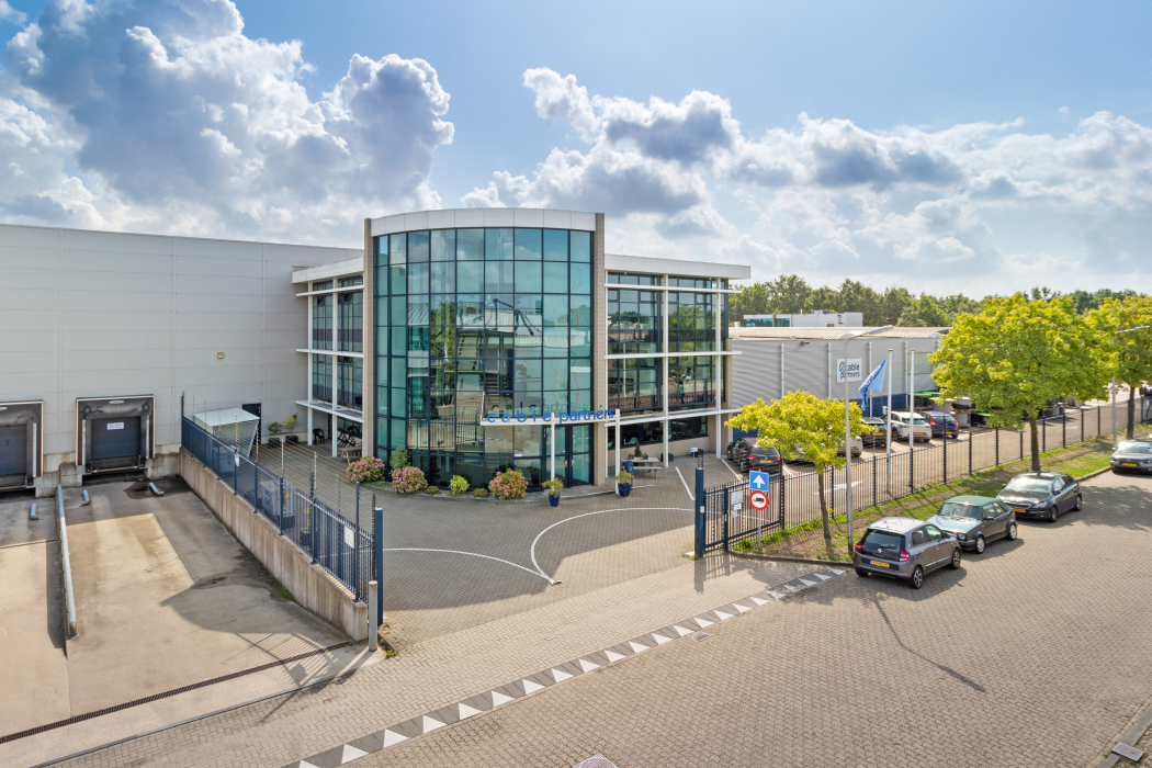 Bedrijfscomplex aan Venneveld 34-38 in Roosendaal