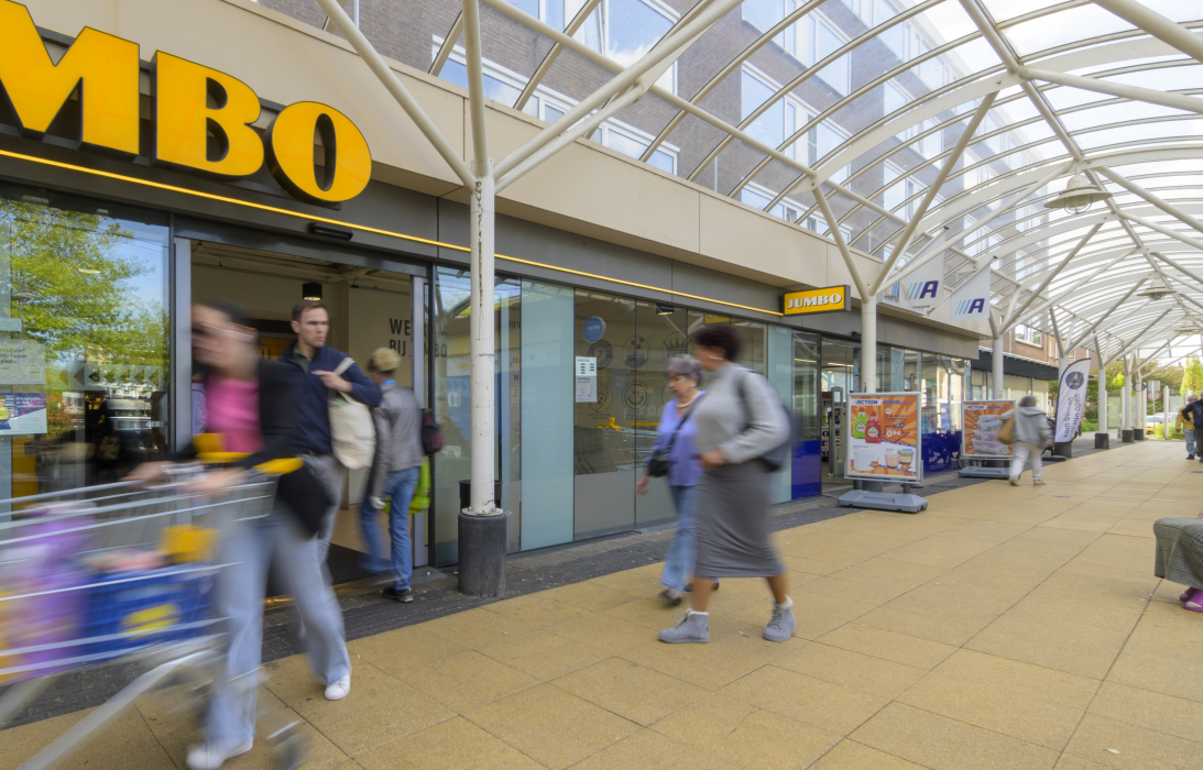 Jumbo-supermarkt en Action in Voorburg verkocht
